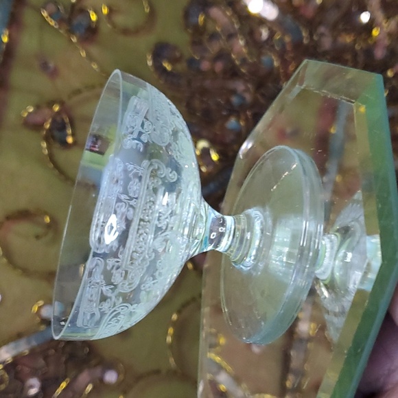 Antique 1880's/90's Needle Etched Rare 2" Sherry Glasses by Central Glass Works - Picture 6 of 10